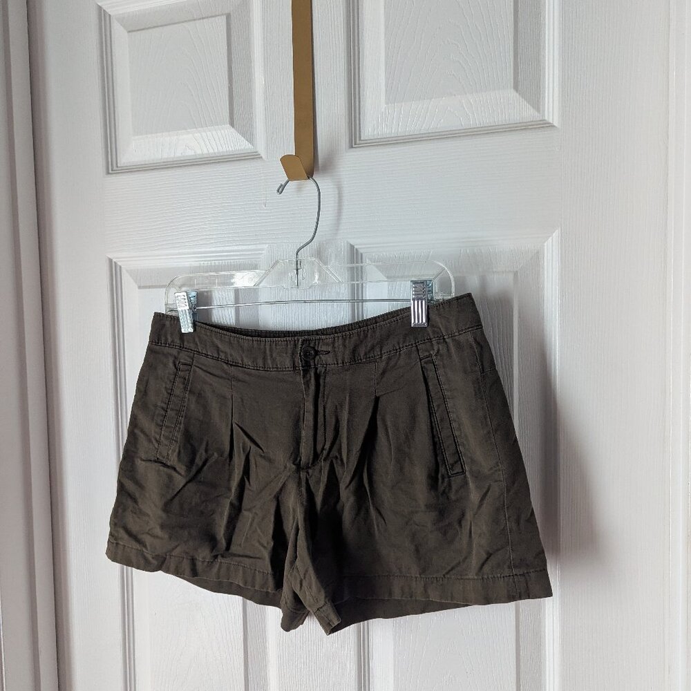 Gap olive green shorts - size 2